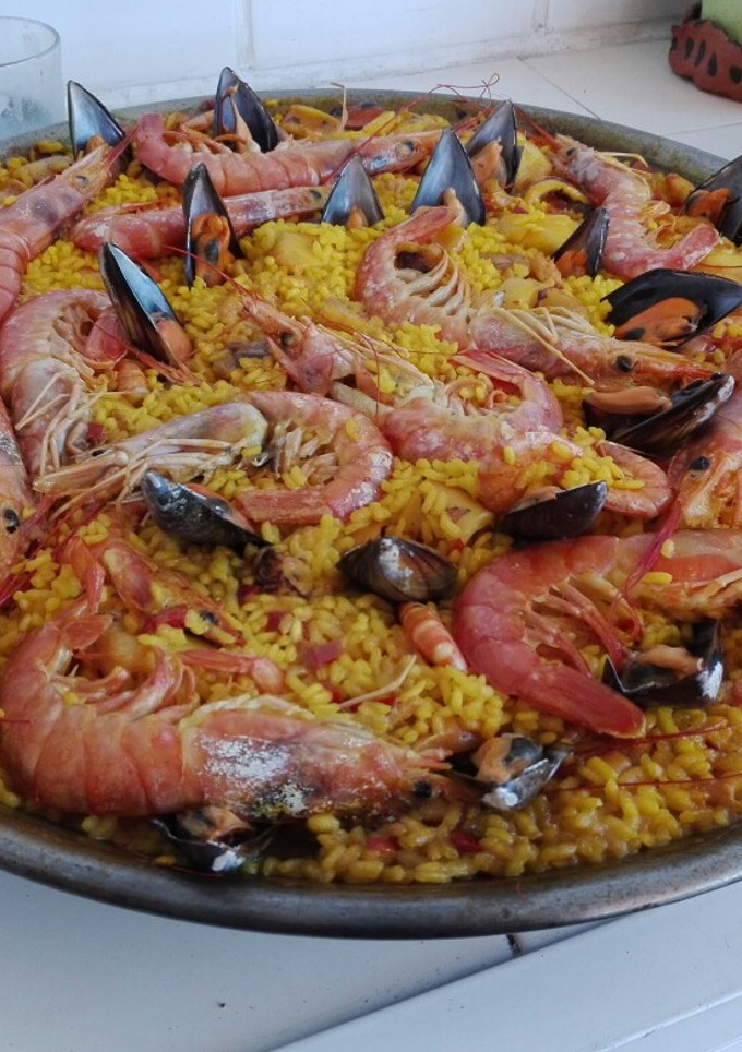 Una foto de Paella de marisco