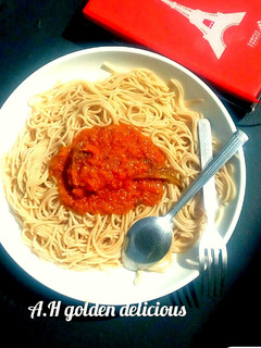 A picture of Sweet pepper stew with pasta.