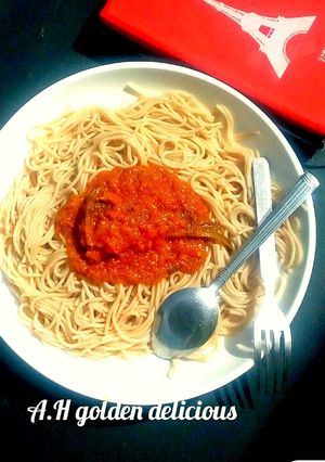 A picture of Sweet pepper stew with pasta.