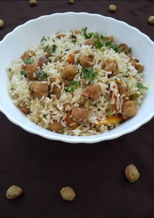 सोयाबीन पुलाव (Soyabean pulav recipe in Hindi) रेसिपी मुख्य फोटो