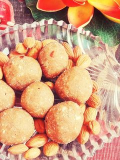 बादाम के लड्डू (Badam ke ladoo recipe in hindi) रेसिपी मुख्य फोटो