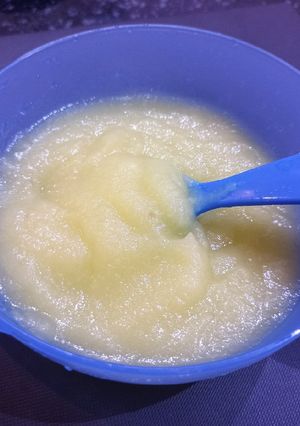 A picture of Purēed steamed apple.