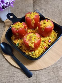 સ્ટફ ટામેટા સલાડ (Stuffed Tomato Salad Recipe In Gujarati) રેસીપી મુખ્ય ફોટો