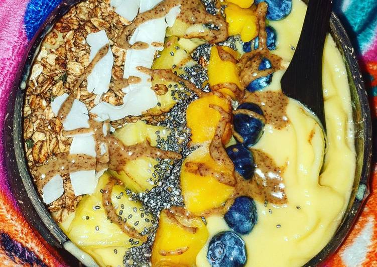 Sunshine in a bowl ππ tropical smoothie bowl
