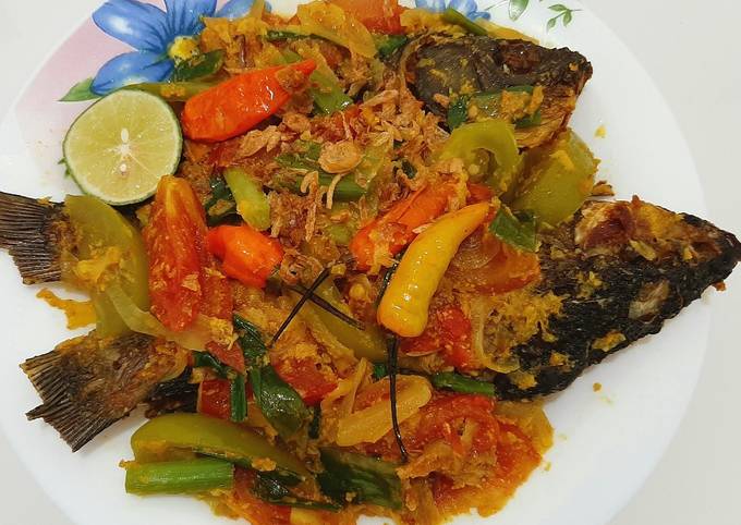 Resep Ikan Mas Bumbu Kuning yang Menggugah Selera