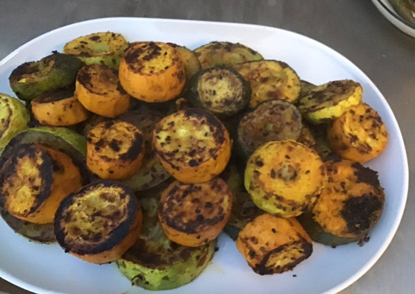 Courgettes tricolores grillées aux épices et origan (recette plancha)