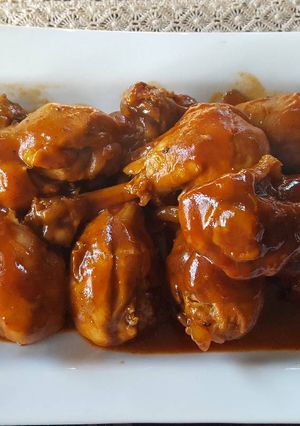 Una foto de Pollo con coca cola y salsa de barbacoa