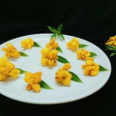 Khasta flower mathri A picture of Khasta flower mathri.
