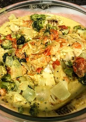Foto de Tilápia com brócolis, tomate e leite de côco ao forno