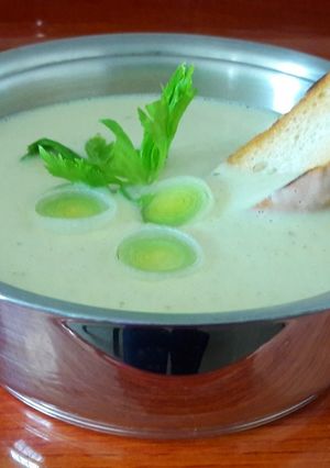 Una foto de Crema de apio y poro (puerro)