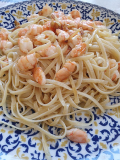 Una foto de Pasta con gambas