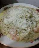 Spaguettis en mantequilla con camarones