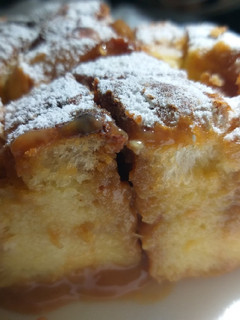 Una foto de Budín c/ dulce de leche