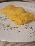 Chernia azafranada con puré de roquefort