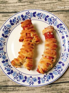 Hình của món Crescent Mummy Dogs- Halloween.