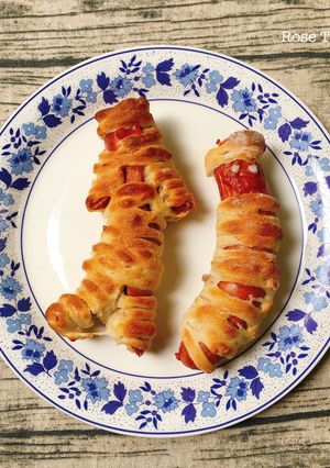 Hình của món Crescent Mummy Dogs- Halloween.