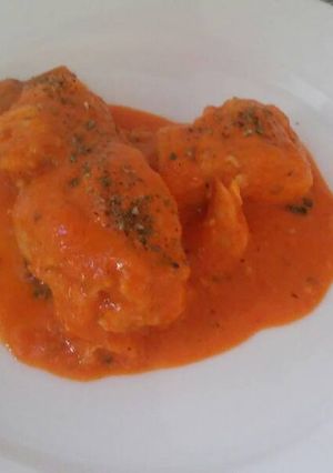 Una foto de Merluza en salsa de pimientos del Bierzo asados