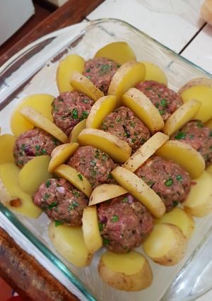Una foto de Cuadriculado de carne y papa