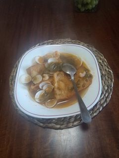 Una foto de Sopa de pimiento verde y tomate