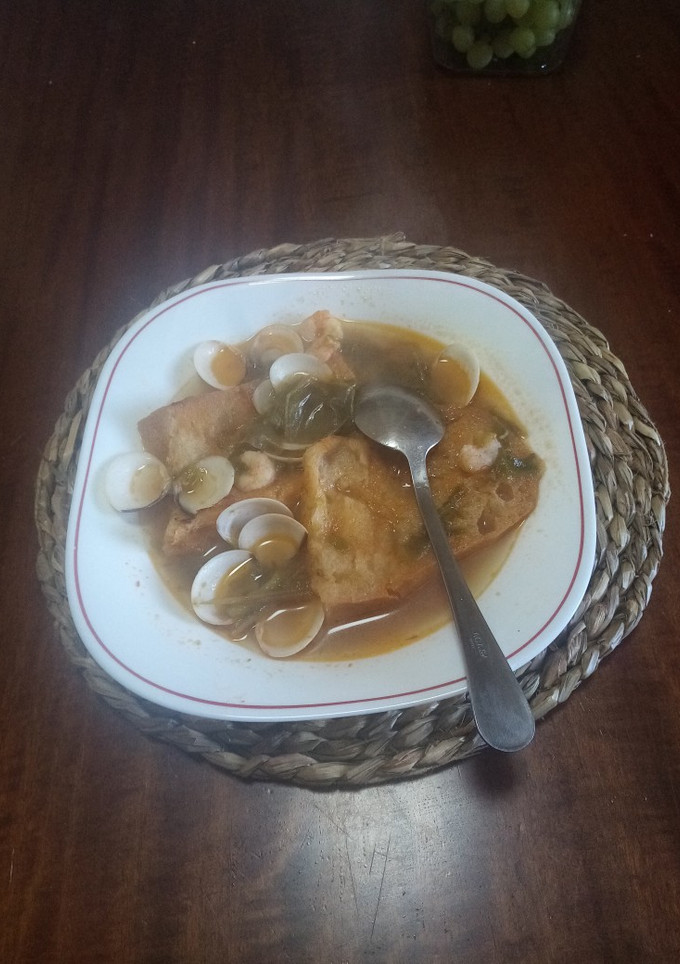 Una foto de Sopa de pimiento verde y tomate