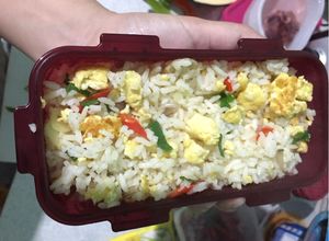 Foto resep Bekal suami simpleNasi goreng putih