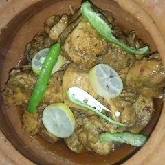 A picture of Smoked chicken handi.