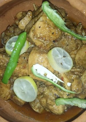 A picture of Smoked chicken handi.