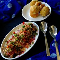 A picture of Stuffed medu vada chaat.