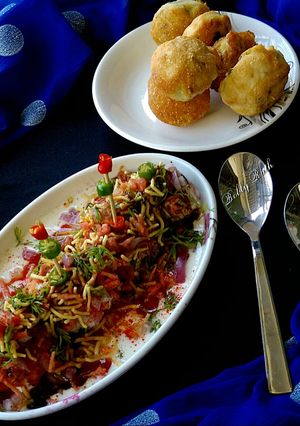 A picture of Stuffed medu vada chaat.