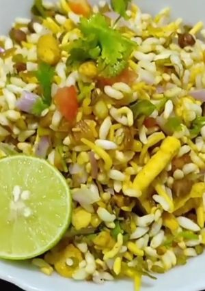 मुरमुरा स्प्राउट भेल (Murmura sprout bhel recipe in Hindi) रेसिपी मुख्य फोटो
