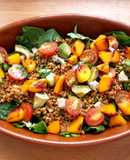 Ensalada de lentejas con melocotón a la plancha