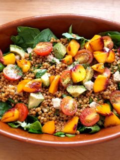 Una foto de Ensalada de lentejas con melocotón a la plancha