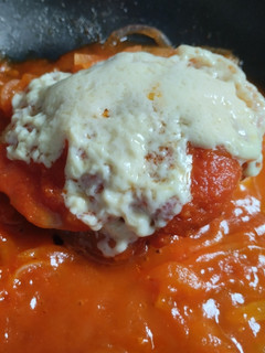 Una foto de Pollo🍅a la napolitana🌿a mi estilo🍗🥫🧀