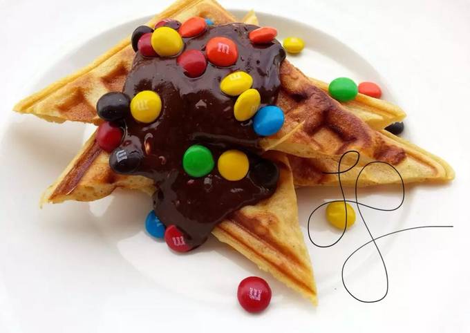 Cinnamon Waffle With Chocolate and M&M