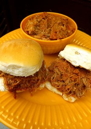 Una foto de Bondiola Desmechada con Pimentón Ahumado a la Cacerola - Pulled Pork