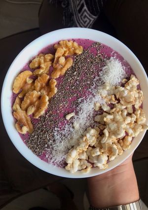 Foto principal de Smoothie bowl de plátano y arándanos 🌙