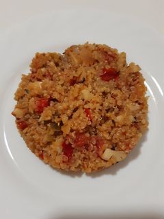 Una foto de Quinoa con verduras