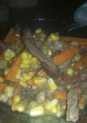 Una foto de Salteado de verdura y tiras de carne bien fácil y económico