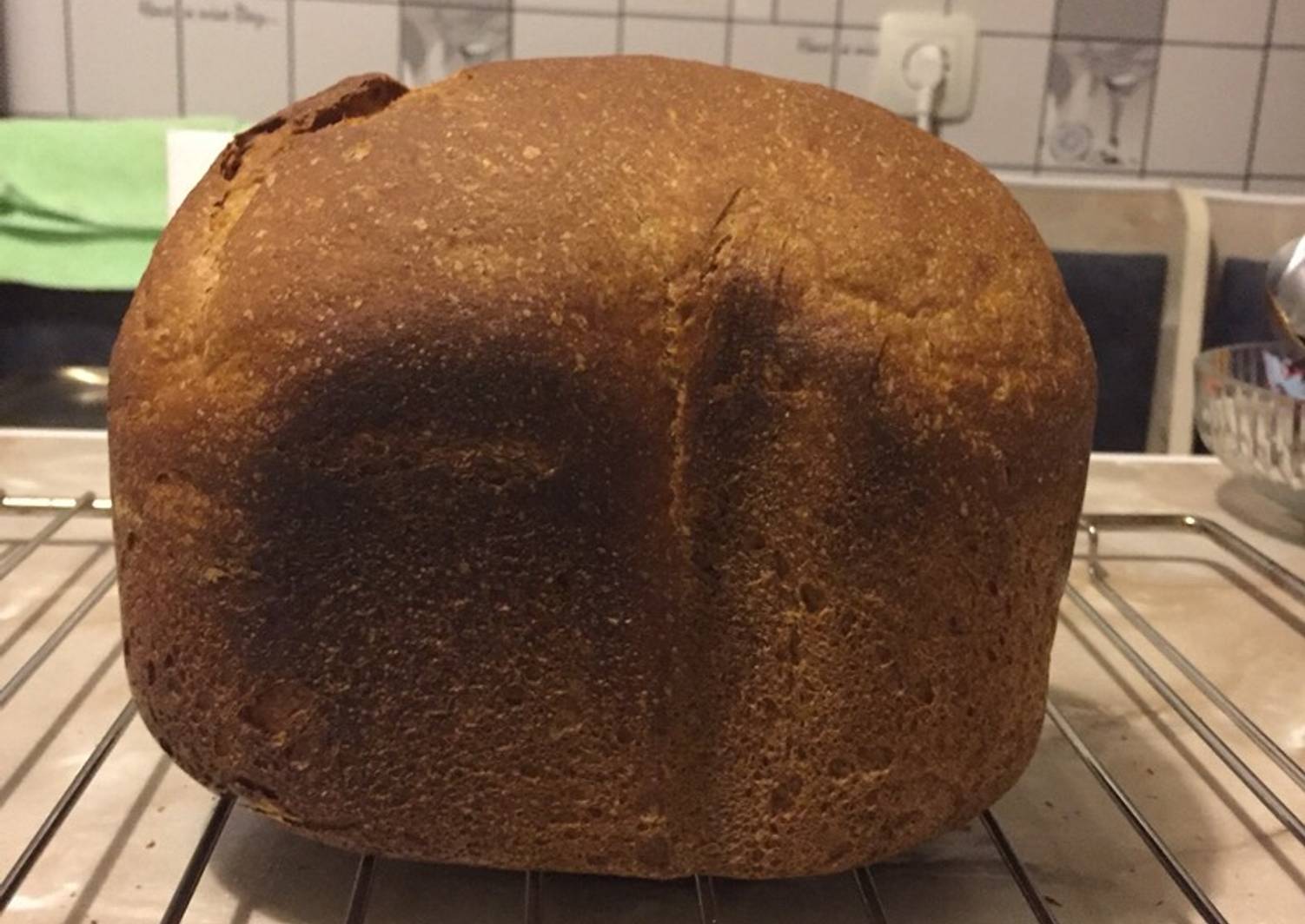 Пошаговый рецепт хлеба в хлебопечке. Хлебопечка с хлебом. Выпечка хлеба в хлебопечке. Дарницкий хлеб в хлебопечке. Хлеб в хлебопечке редмонд.