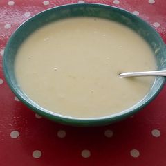 A picture of Potato and Celery Soup with Garlic and Cream.