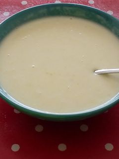 A picture of Potato and Celery Soup with Garlic and Cream.
