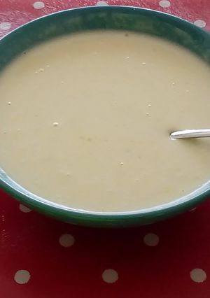 A picture of Potato and Celery Soup with Garlic and Cream.