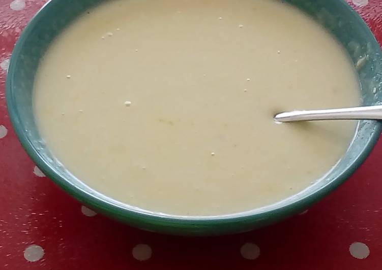 Easy Cheap Dinner Potato and Celery Soup with Garlic and Cream