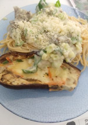 Una foto de Fideos integrales con berenjena y salsa de puerro