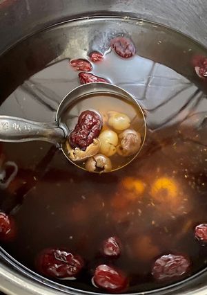 Hình của món Nước long nhãn hạt chia thanh mát.
