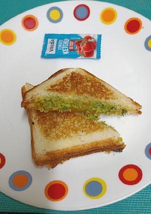 A picture of Stuffed Green Peas Sandwich.