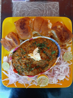 पाव भाजी (Pav bhaji recipe in hindi) रेसिपी मुख्य फोटो