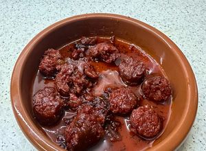 Una foto de Chorizo al caramelo de vermut con especias