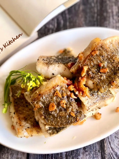 蒜香鱸魚排 的食譜成品照片