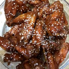 BBQ chicken wings A picture of BBQ chicken wings.